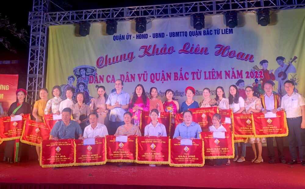 Chung khảo liên hoan