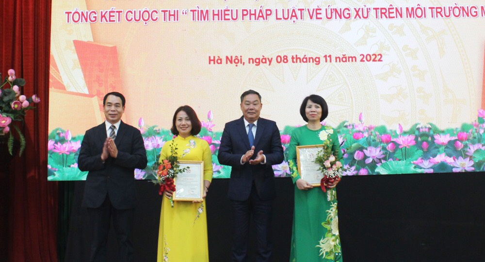 Pháp luật