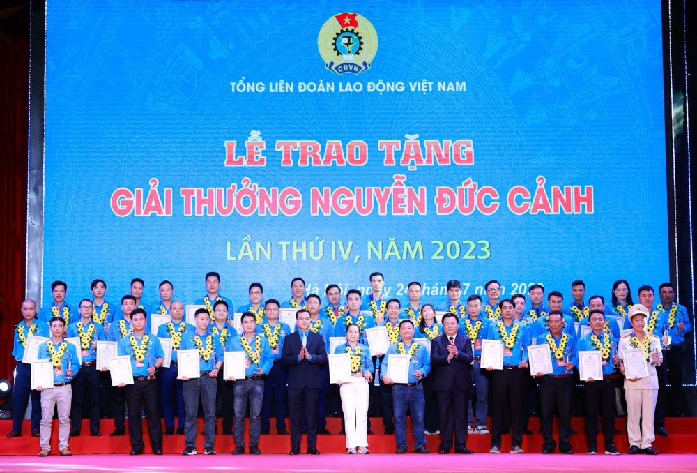 Trao tặng