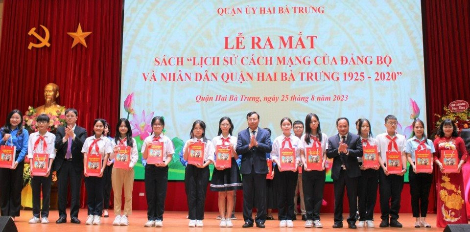 Ra mắt