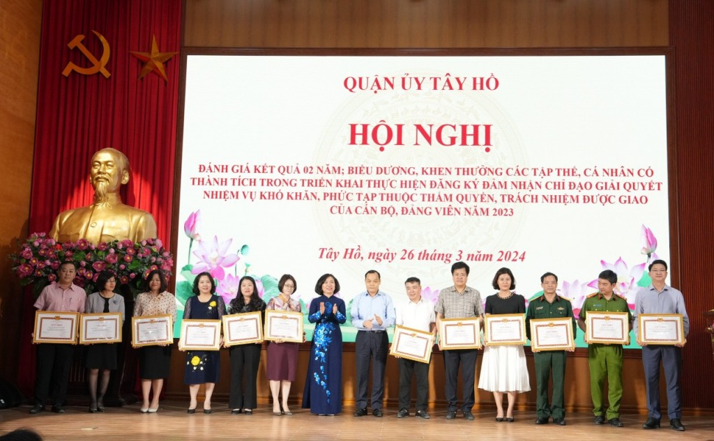 Tây Hồ đảng viên