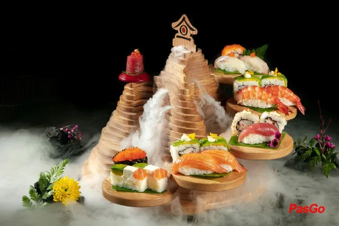Bàn ăn sushi đa dạng tại Okita Hoàng Đạo Thúy, quán ăn sushi ngon ở Hà Nội
