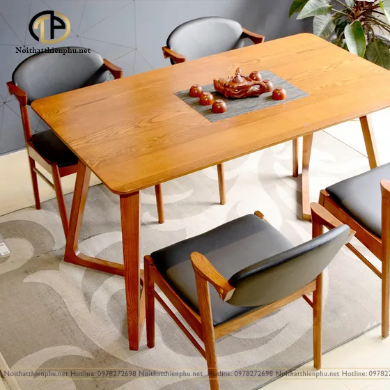 Bộ bàn ăn Twist gỗ tần bì màu walnut và ghế Kai da Cleo hiện đại, tối ưu cho không gian sống tại Hà Nội