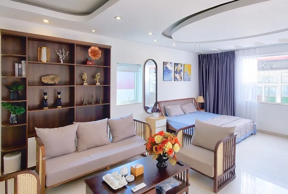 Loại phòng căn hộ tại Libré Homestay còn được trang bị thêm bếp và bộ sofa, mang lại sự tiện nghi tối đa cho khách lưu trú gần Ngõ 92 Đào Tấn, Cống Vị, Ba Đình, Hà Nội