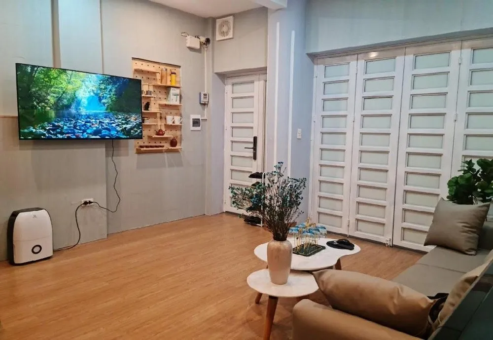 Phòng nghỉ sạch sẽ, đầy đủ tiện nghi tại Góc nhỏ Hà Nội Homestay, mang lại cảm giác thoải mái cho khách lưu trú khi khám phá khu vực Ngõ 92 Đào Tấn, Cống Vị, Ba Đình, Hà Nội