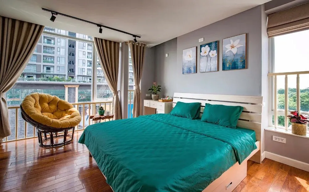 Phòng nghỉ thoáng sáng và rộng rãi, sạch sẽ tại Chip’s House, đảm bảo sự thoải mái cho khách hàng khi khám phá Ngõ 92 Đào Tấn, Cống Vị, Ba Đình, Hà Nội