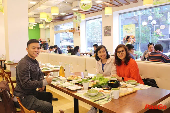 Không gian hiện đại, ấm cúng của nhà hàng Cuốn N Roll tại 17T6 Hoàng Đạo Thúy